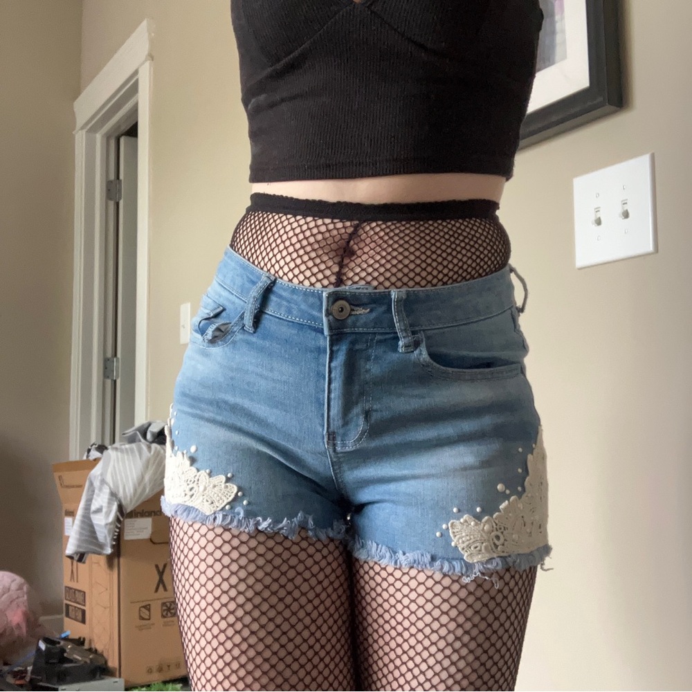 CUTE LACE PEARL JEAN SHORTS - Picture 12 of 14